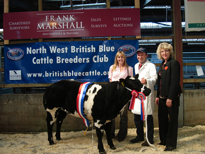 Steph Denny with Judge Linda Morgan congratulate Wyn Jones